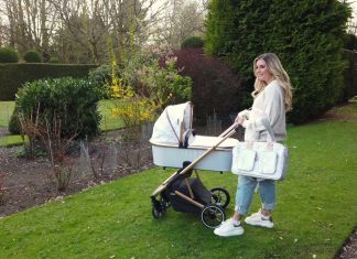 Make a statement with Dani Dyer’s Rose Gold Marble Belgravia Travel System!